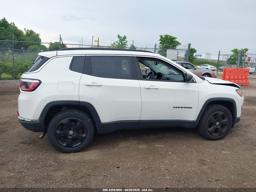 VIN 3C4NJDBB5JT114654 2018 JEEP COMPASS LATITUDE 4X4