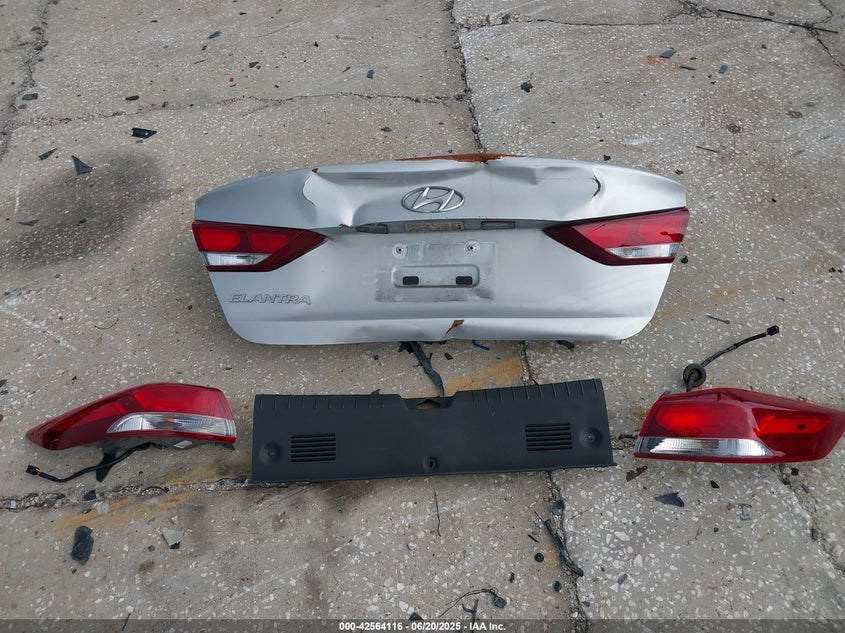 2018 HYUNDAI ELANTRA VALUE EDITION - 5NPD84LF0JH400565