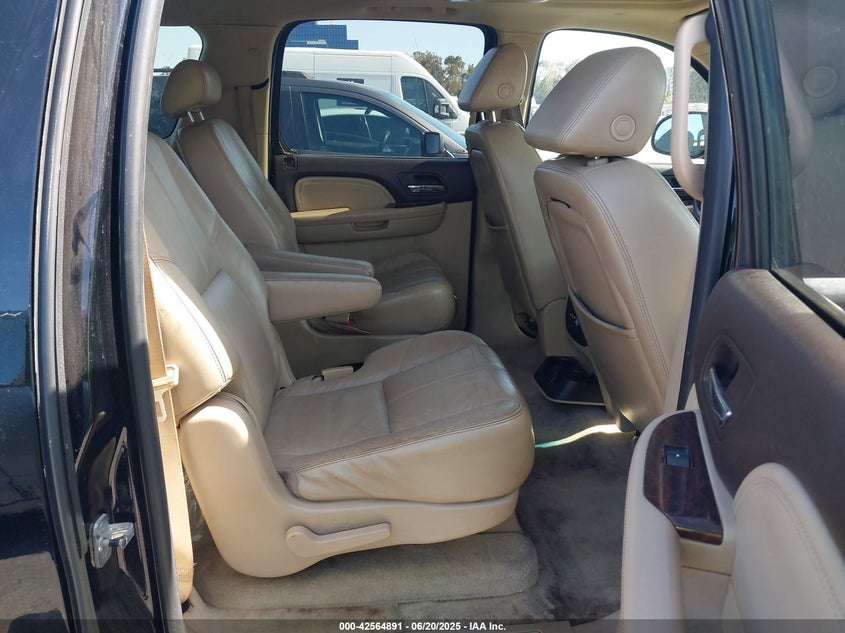 2007 GMC YUKON XL 1500 VIN: 1GKFK66877J182664