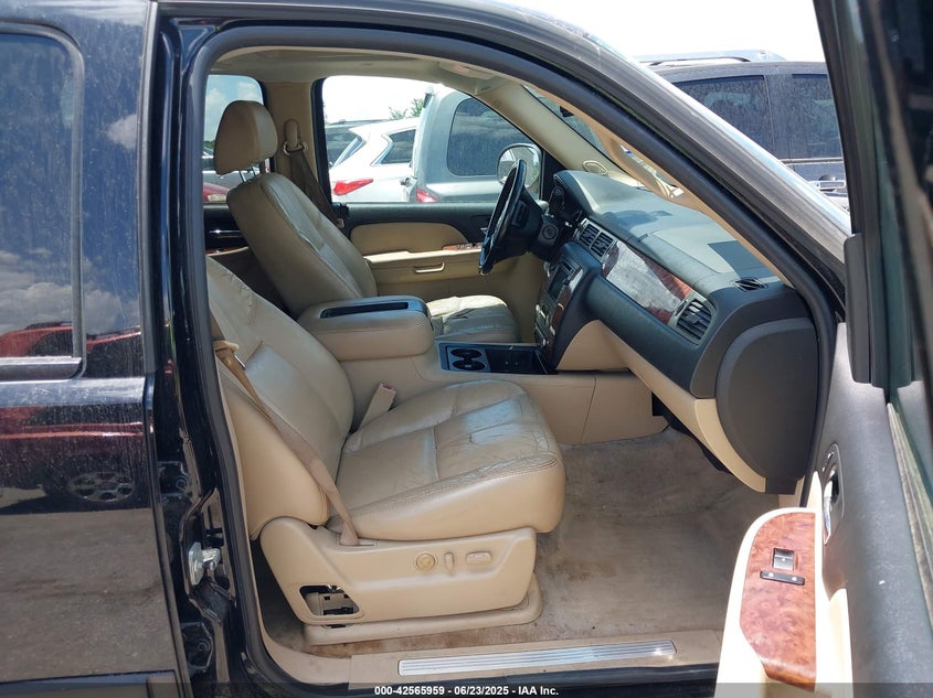 2007 CHEVROLET SUBURBAN 1500 VIN: 3GNFC16057G132960