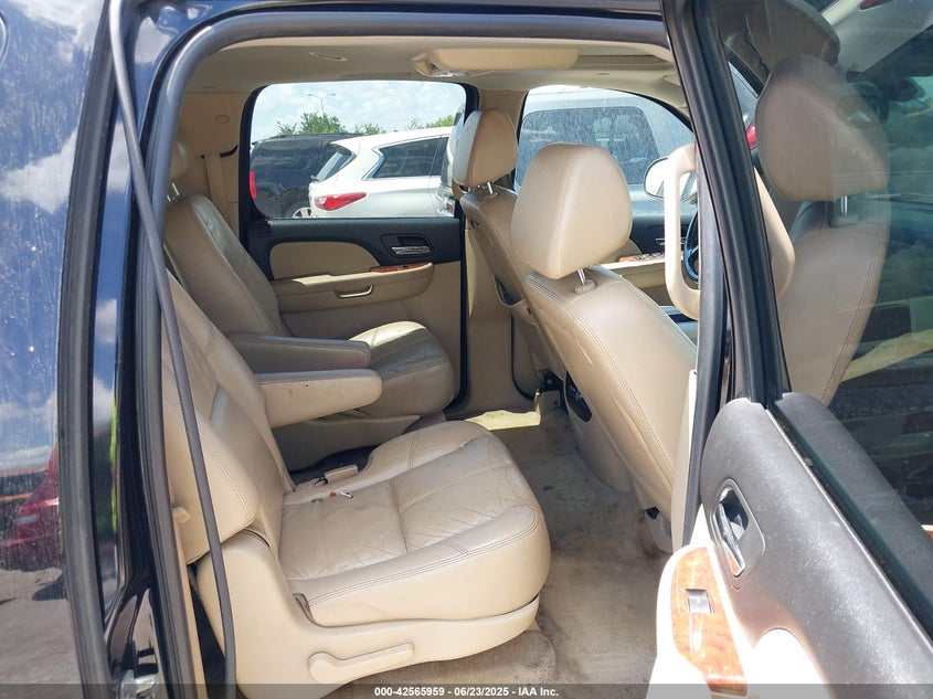 2007 CHEVROLET SUBURBAN 1500 VIN: 3GNFC16057G132960