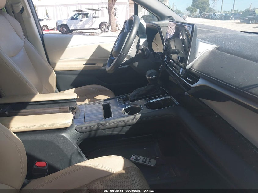 2022 TOYOTA SIENNA VIN: 5TDZRKEC2NS117997