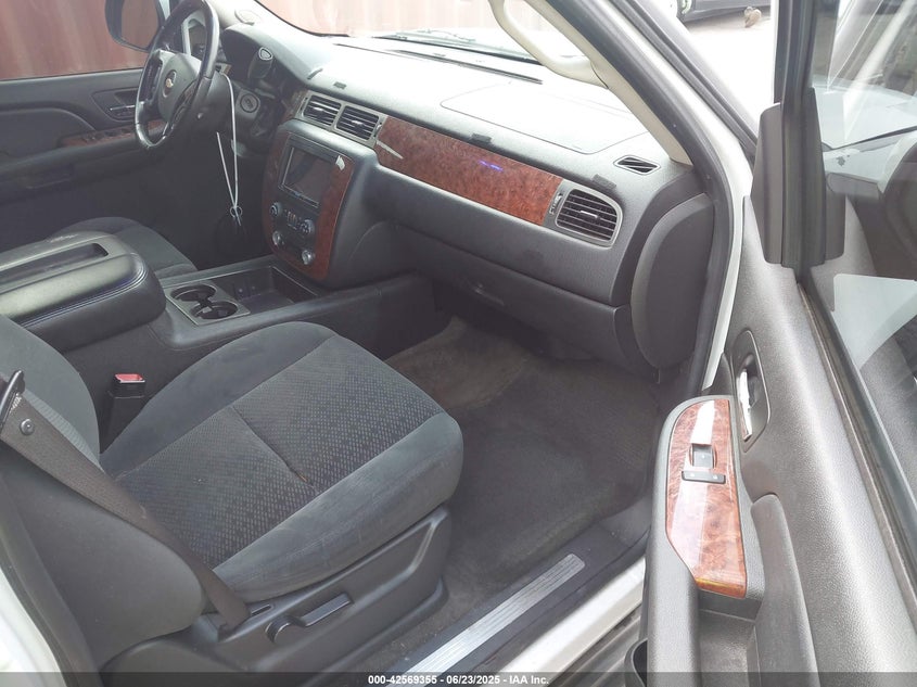 2007 CHEVROLET SUBURBAN 1500 VIN: 1GNFC16J07J232777