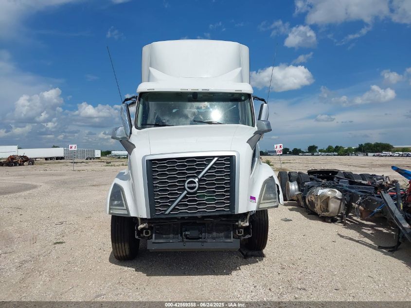 2018 Volvo Vnl VIN: 4V4NC9EH2JN886203 Lot: 42569358