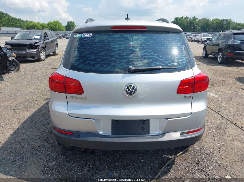 2016 VOLKSWAGEN TIGUAN S - WVGAV7AX7GW557260