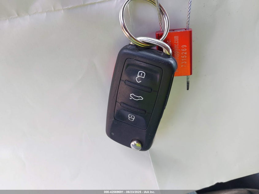 2016 VOLKSWAGEN TIGUAN S - WVGAV7AX7GW557260