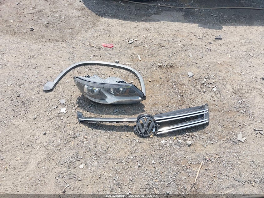 2016 VOLKSWAGEN TIGUAN S - WVGAV7AX7GW557260