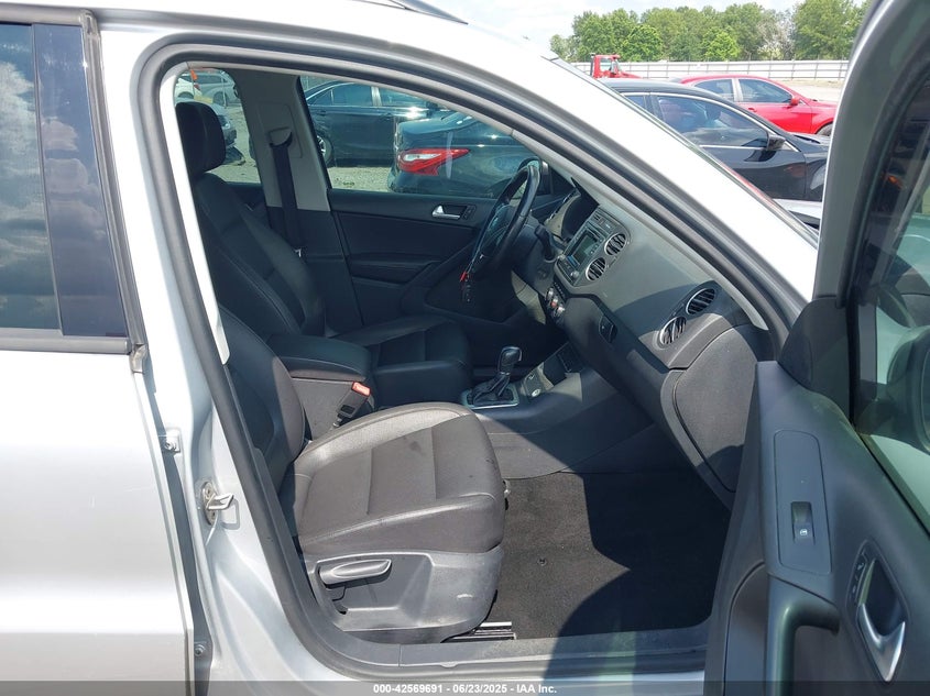 2016 VOLKSWAGEN TIGUAN S - WVGAV7AX7GW557260