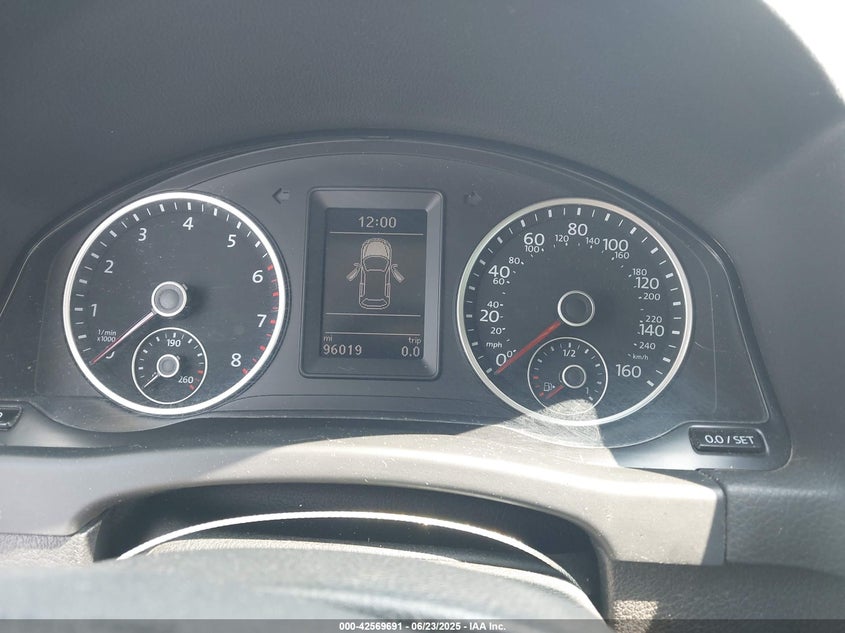 2016 VOLKSWAGEN TIGUAN S - WVGAV7AX7GW557260
