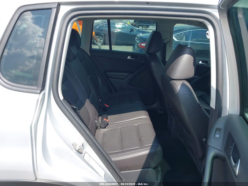 2016 VOLKSWAGEN TIGUAN S - WVGAV7AX7GW557260