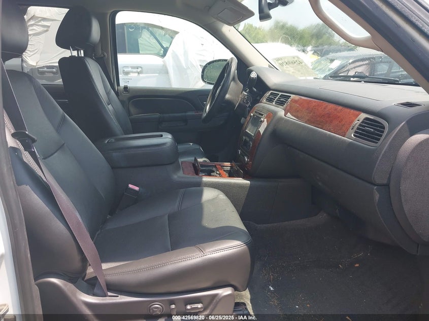 2013 CHEVROLET SUBURBAN 1500 VIN: 1GNSKKE75DR216584