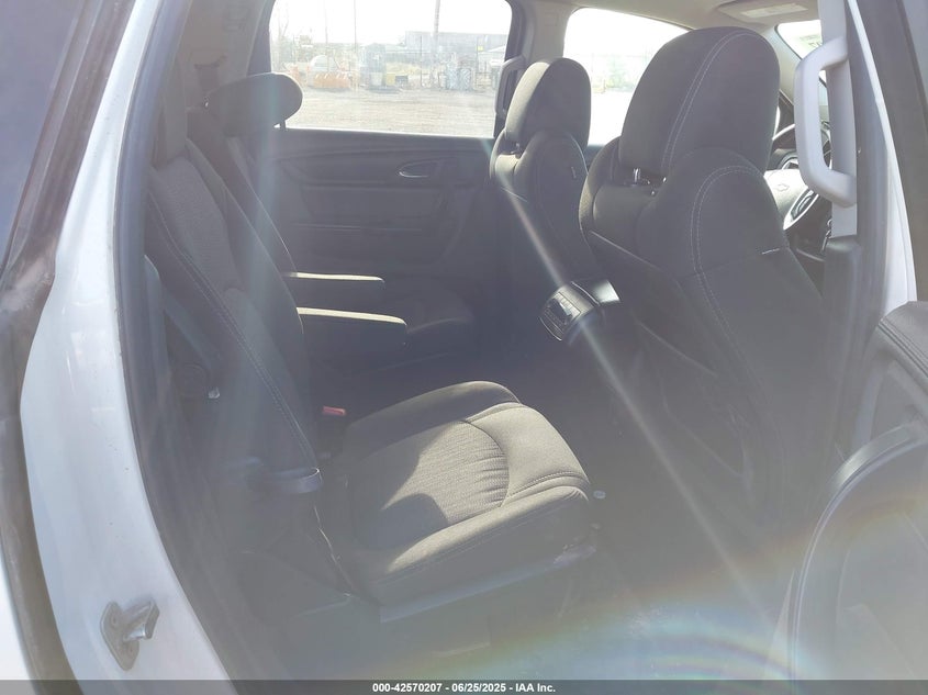2015 CHEVROLET TRAVERSE VIN: 1GNKRHKD2FJ101385
