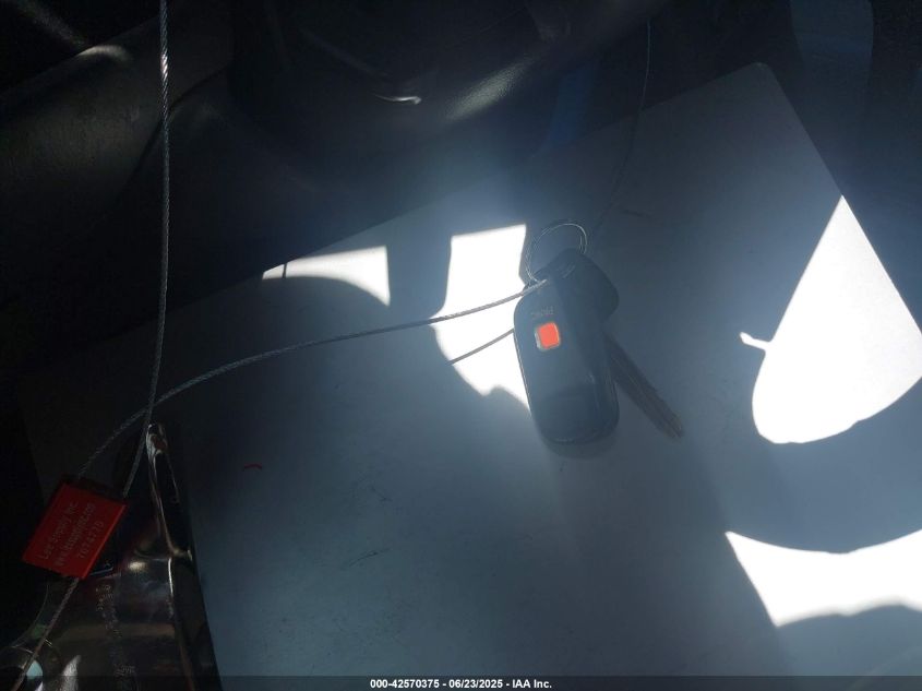 2001 Toyota Camry Le VIN: 4T1BG22K31U826586 Lot: 42570375