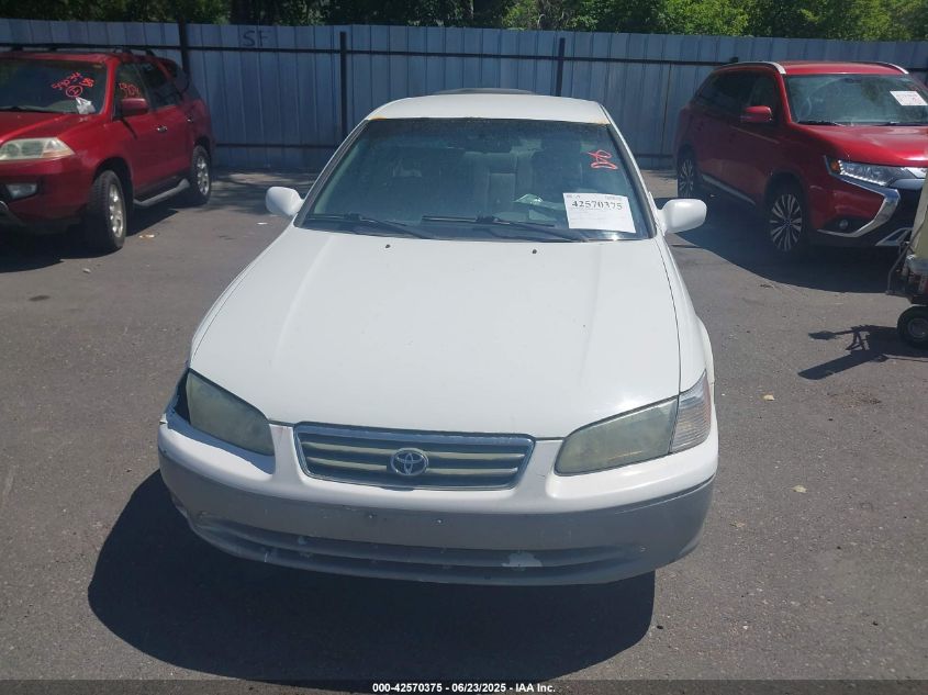 2001 Toyota Camry Le VIN: 4T1BG22K31U826586 Lot: 42570375