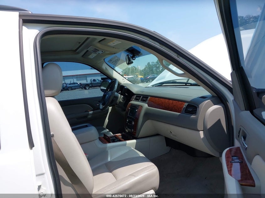 2008 CHEVROLET SUBURBAN 1500 VIN: 3GNFC16J58G187869
