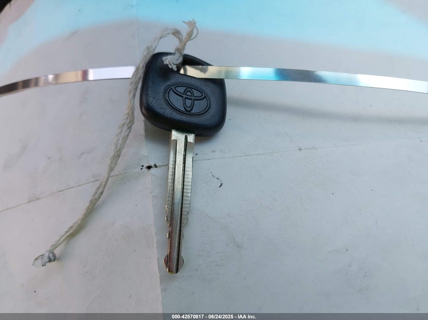 2011 TOYOTA YARIS VIN: JTDBT4K3XB1401468