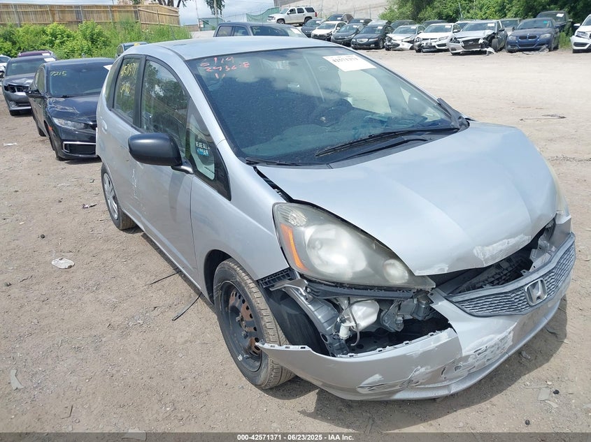 2011 HONDA FIT VIN: JHMGE8H37BC015088