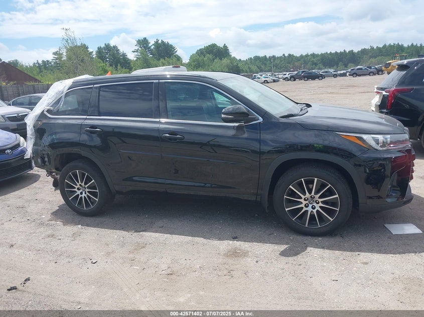2017 TOYOTA HIGHLANDER SE - 5TDJZRFH6HS365125