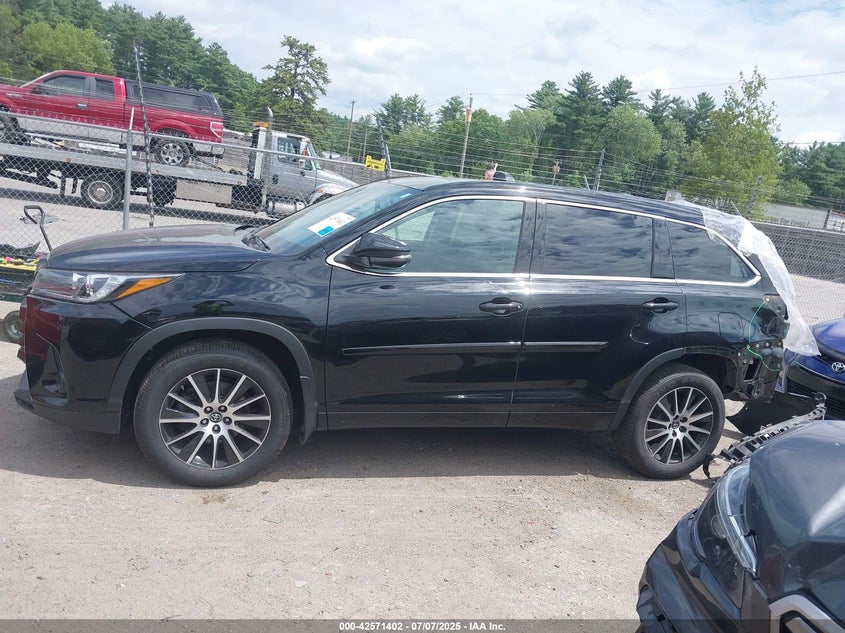 2017 TOYOTA HIGHLANDER SE - 5TDJZRFH6HS365125