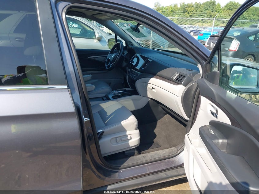 2021 HONDA PILOT VIN: 5FNYF5H58MB021555