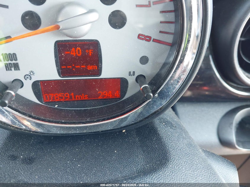 2009 MINI COOPER VIN: WMWMF33579TT68578