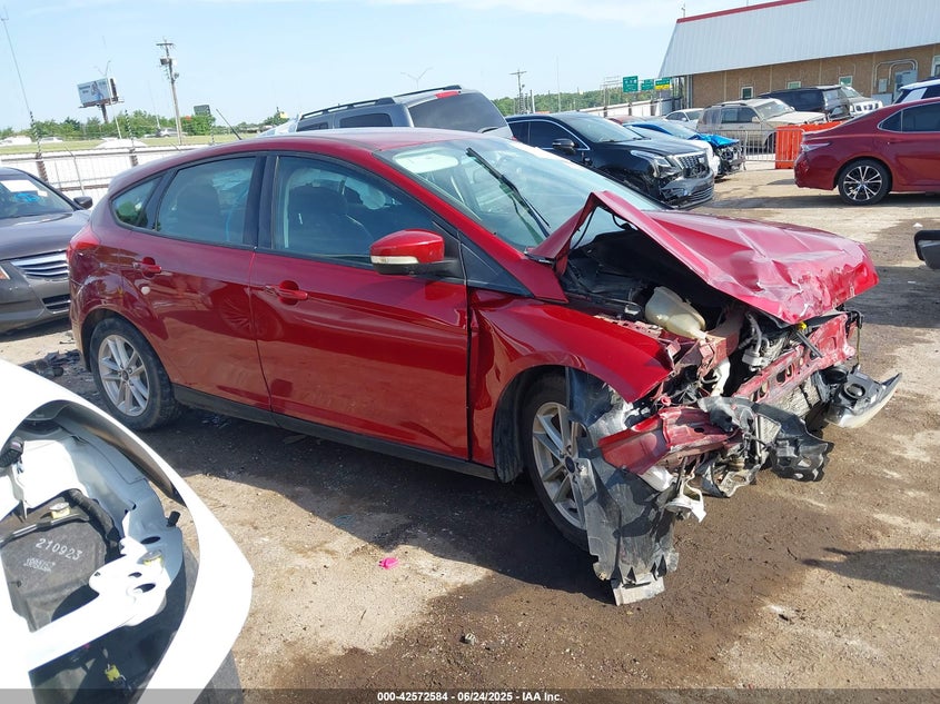 2017 FORD FOCUS SE - 1FADP3K28HL229961