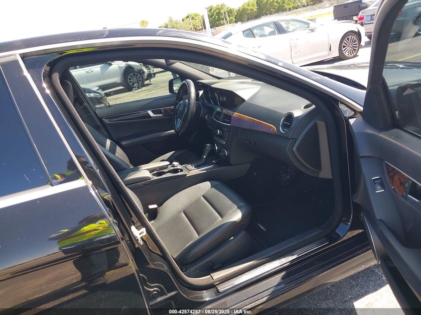 2013 MERCEDES-BENZ C 300 VIN: WDDGF8AB1DA770998