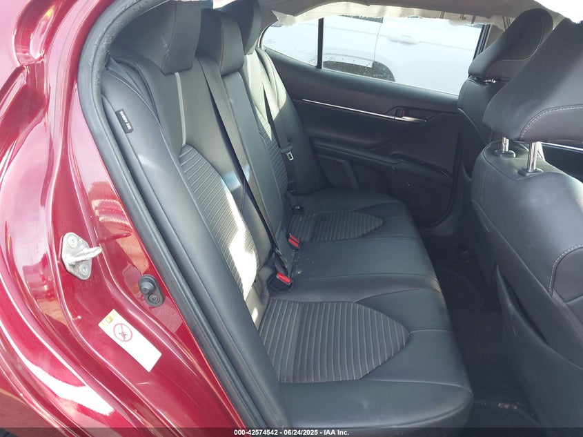 2018 TOYOTA CAMRY SE - 4T1B11HK3JU538294