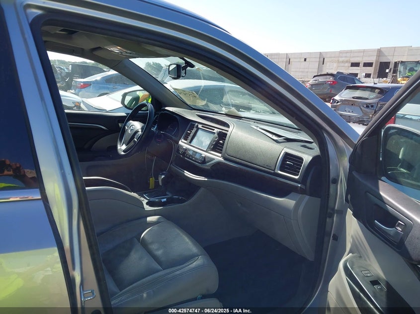 2015 TOYOTA HIGHLANDER LIMITED V6 - 5TDYKRFH4FS111378