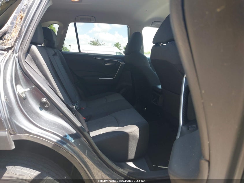 VIN 2T3W1RFV4MW115118 2021 TOYOTA RAV4 XLE
