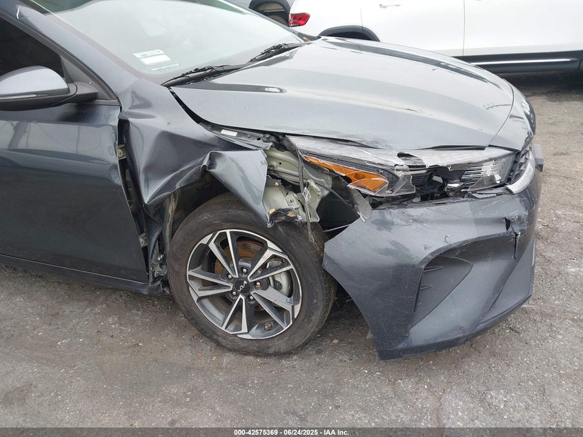 VIN 3KPF24AD7RE701250 2024 KIA FORTE LXS