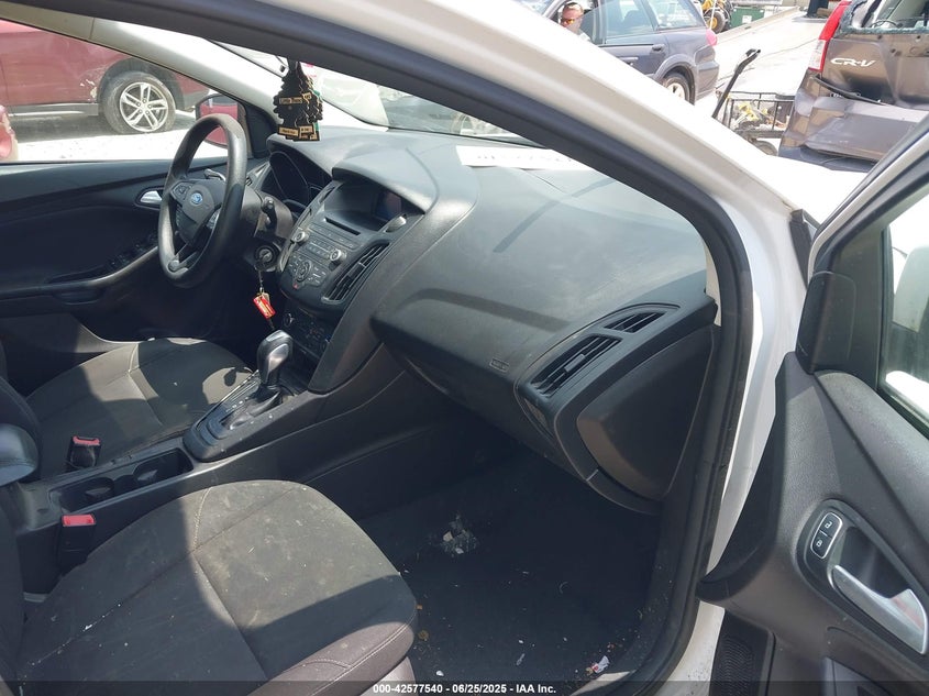 2015 FORD FOCUS SE - 1FADP3K23FL294942