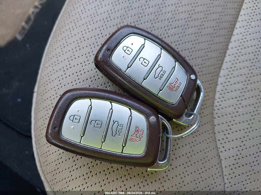 2017 HYUNDAI ELANTRA LIMITED - 5NPD84LF1HH012450