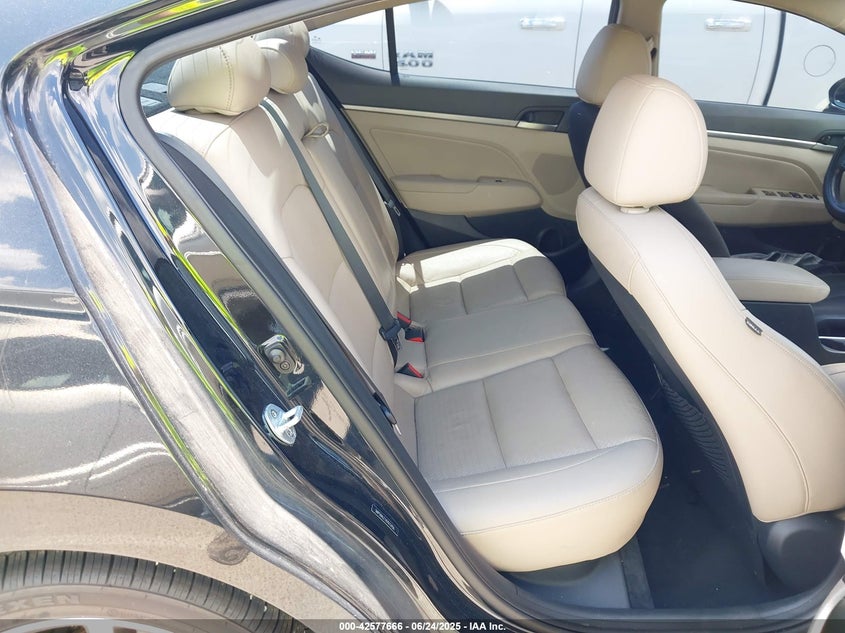 2017 HYUNDAI ELANTRA LIMITED - 5NPD84LF1HH012450