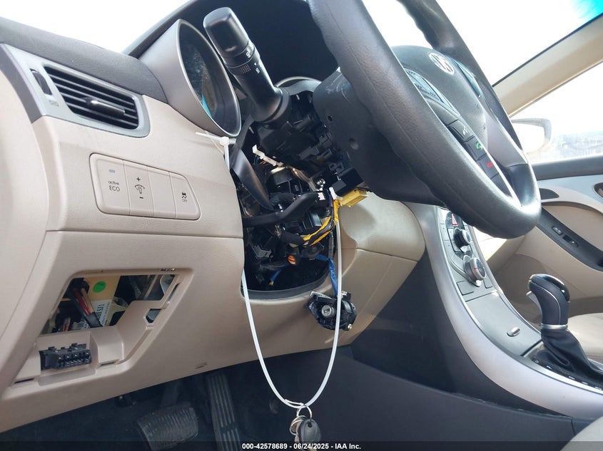 2015 HYUNDAI ELANTRA VIN: KMHDH4AE2FU419881