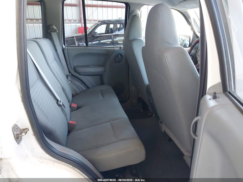 2007 JEEP LIBERTY VIN: 1J4GL48K97W670098