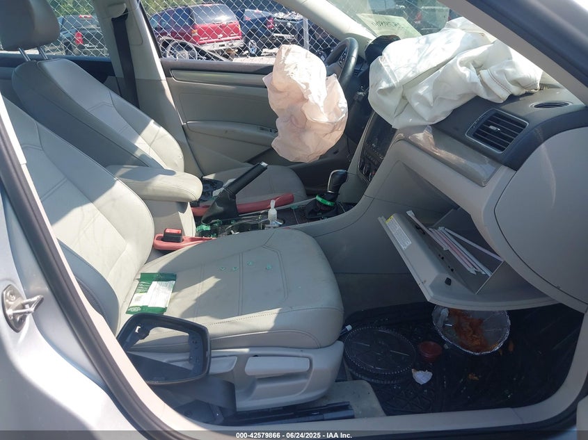 2015 VOLKSWAGEN PASSAT 1.8T LIMITED EDITION - 1VWAS7A32FC117910