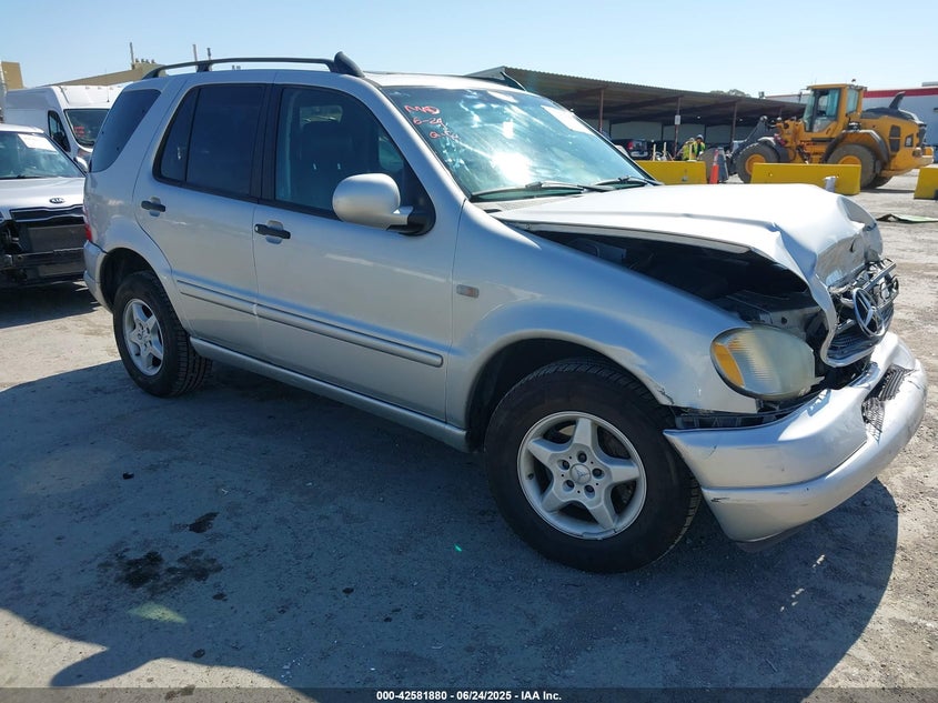 4JGAB54E8YA211739 2000 Mercedes-Benz Ml 320 auction photo 1