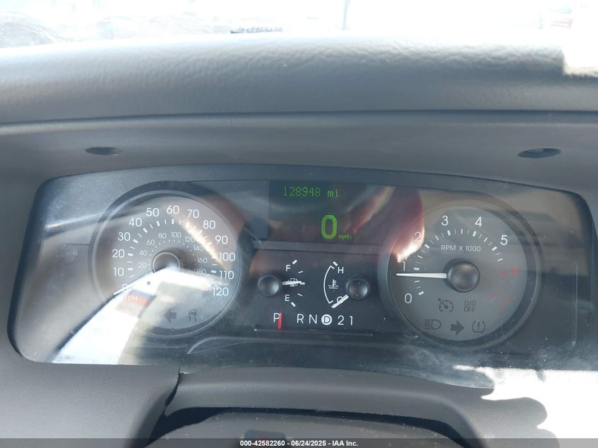 2007 MERCURY GRAND MARQUIS VIN: 2MEFM75V37X618743