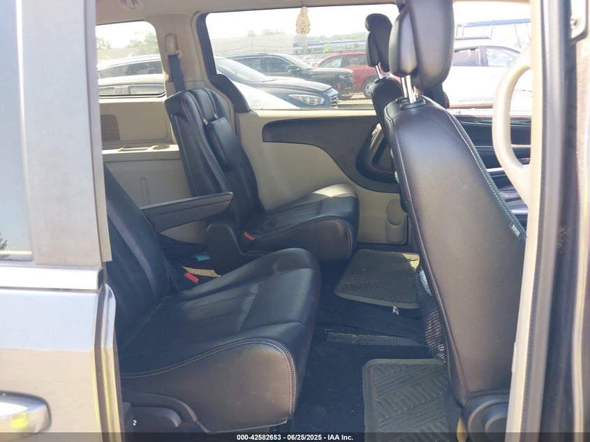 2016 Chrysler Town & Country Touring VIN: 2C4RC1BG3GR268961 Lot: 42582653