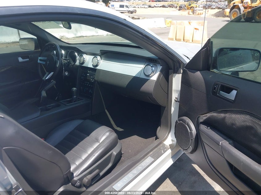 2006 FORD MUSTANG VIN: 1ZVHT82H365238039