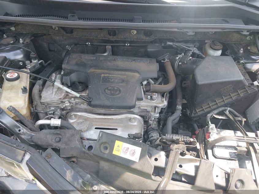 2018 TOYOTA RAV4 XLE - JTMWFREV7JD111785