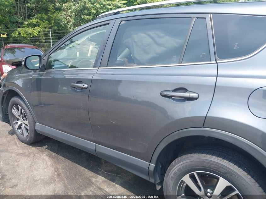 2018 TOYOTA RAV4 XLE - JTMWFREV7JD111785