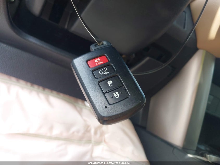 2018 TOYOTA RAV4 XLE - JTMWFREV7JD111785