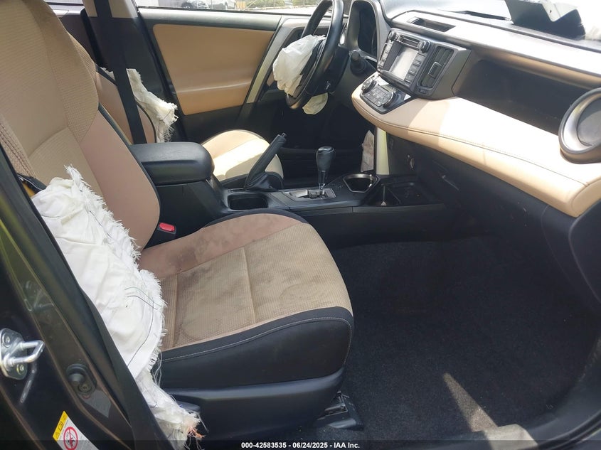 2018 TOYOTA RAV4 XLE - JTMWFREV7JD111785