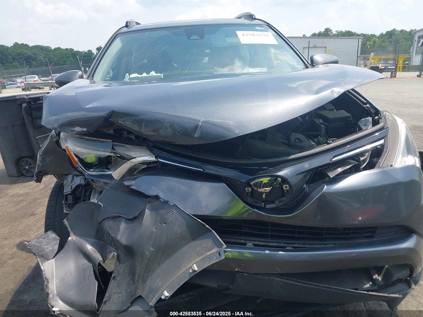 2018 TOYOTA RAV4 XLE - JTMWFREV7JD111785