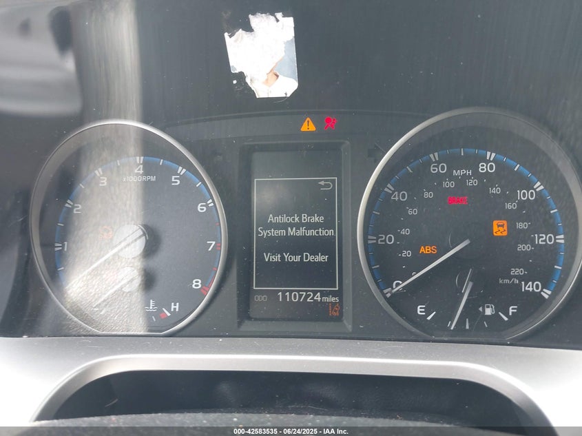 2018 TOYOTA RAV4 XLE - JTMWFREV7JD111785