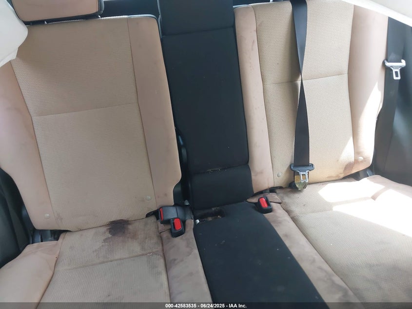 2018 TOYOTA RAV4 XLE - JTMWFREV7JD111785