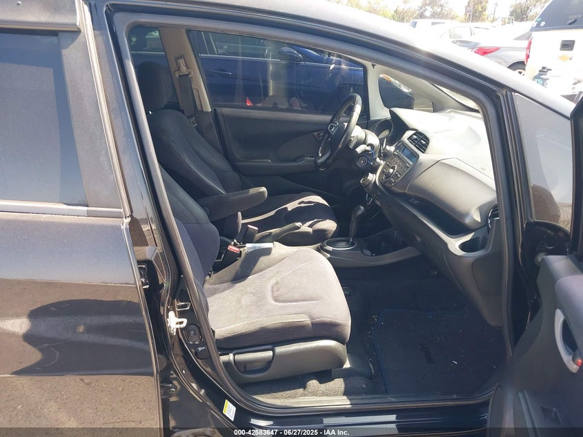 2012 HONDA FIT VIN: JHMGE8H57CC031522