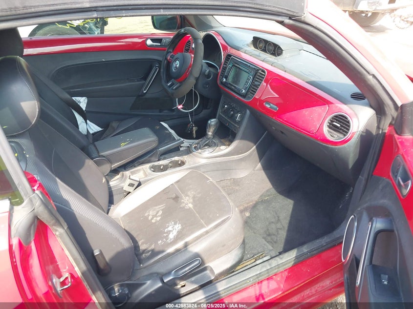 2014 VOLKSWAGEN BEETLE 2.0L TDI - 3VW5L7AT5EM801216